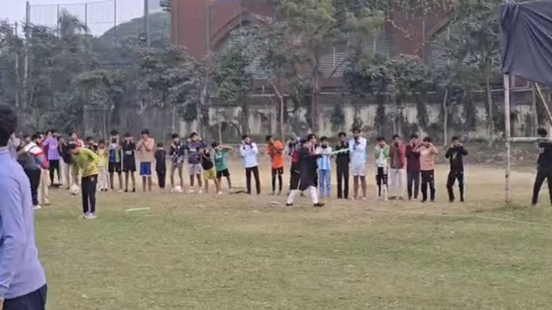 ক্ষমা চেয়ে ডাকসু থেকে পদত্যাগের ঘোষণা সর্বমিত্রের