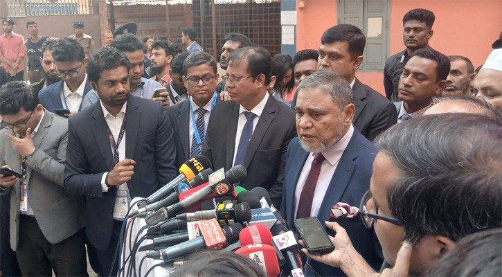 ভোট দিলেন সিইসি, বললেন ‘সুষ্ঠু নির্বাচন হচ্ছে’