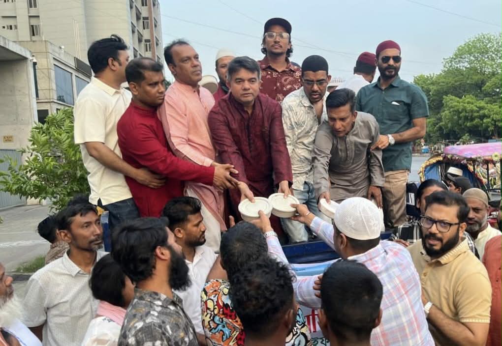 AL Supporters Distribute Food Items in Dhaka on Bangabandhu’s Birthday